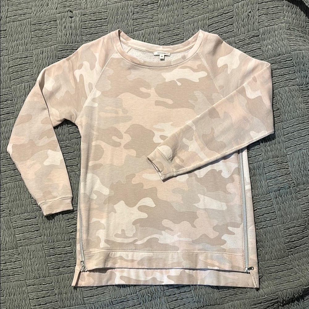 Stella & Dot camo side zip high low tunic